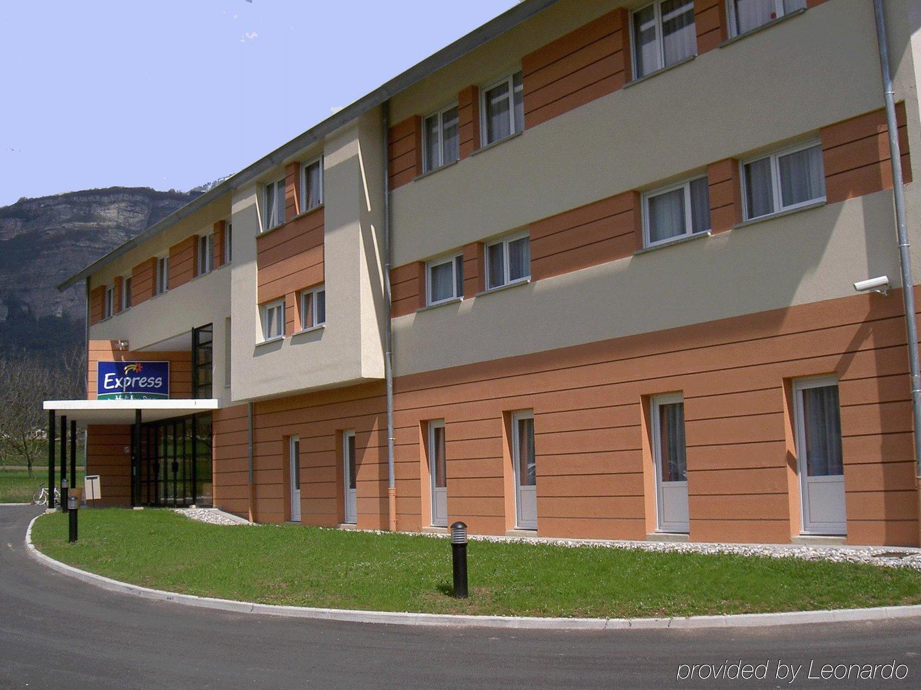 Holiday Inn Express Grenoble-ベルナン エクステリア 写真
